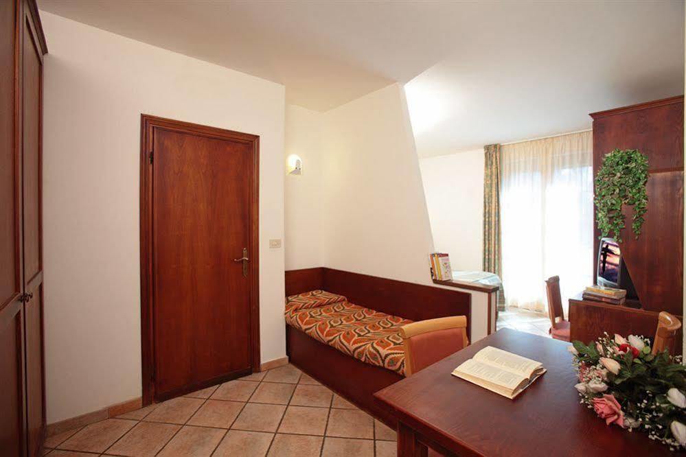 Tris Hotel Ορμπετέλλο Εξωτερικό φωτογραφία